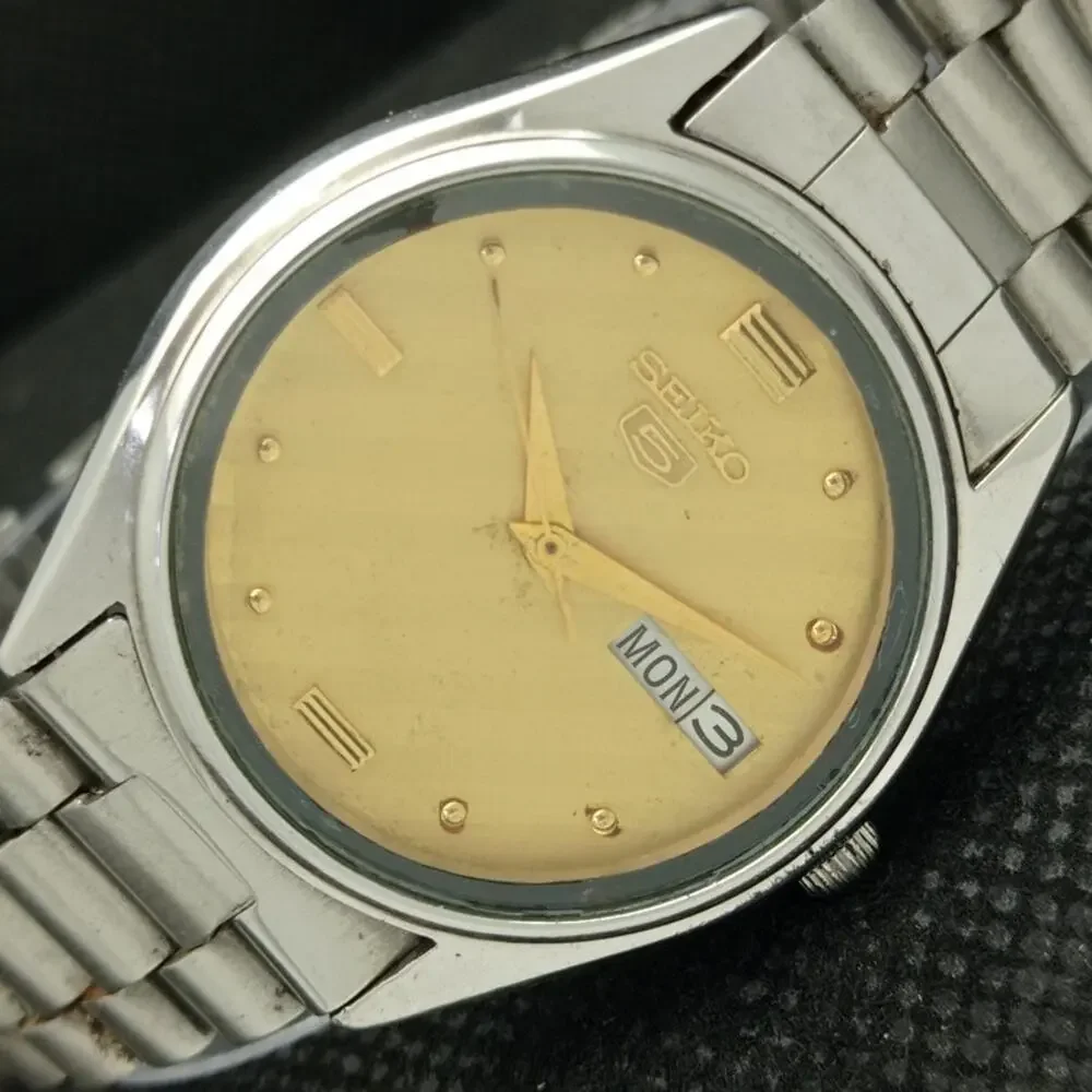 Vintage 1990 Seiko Automatic Mens Silver Watch W/daydate & Gold accents